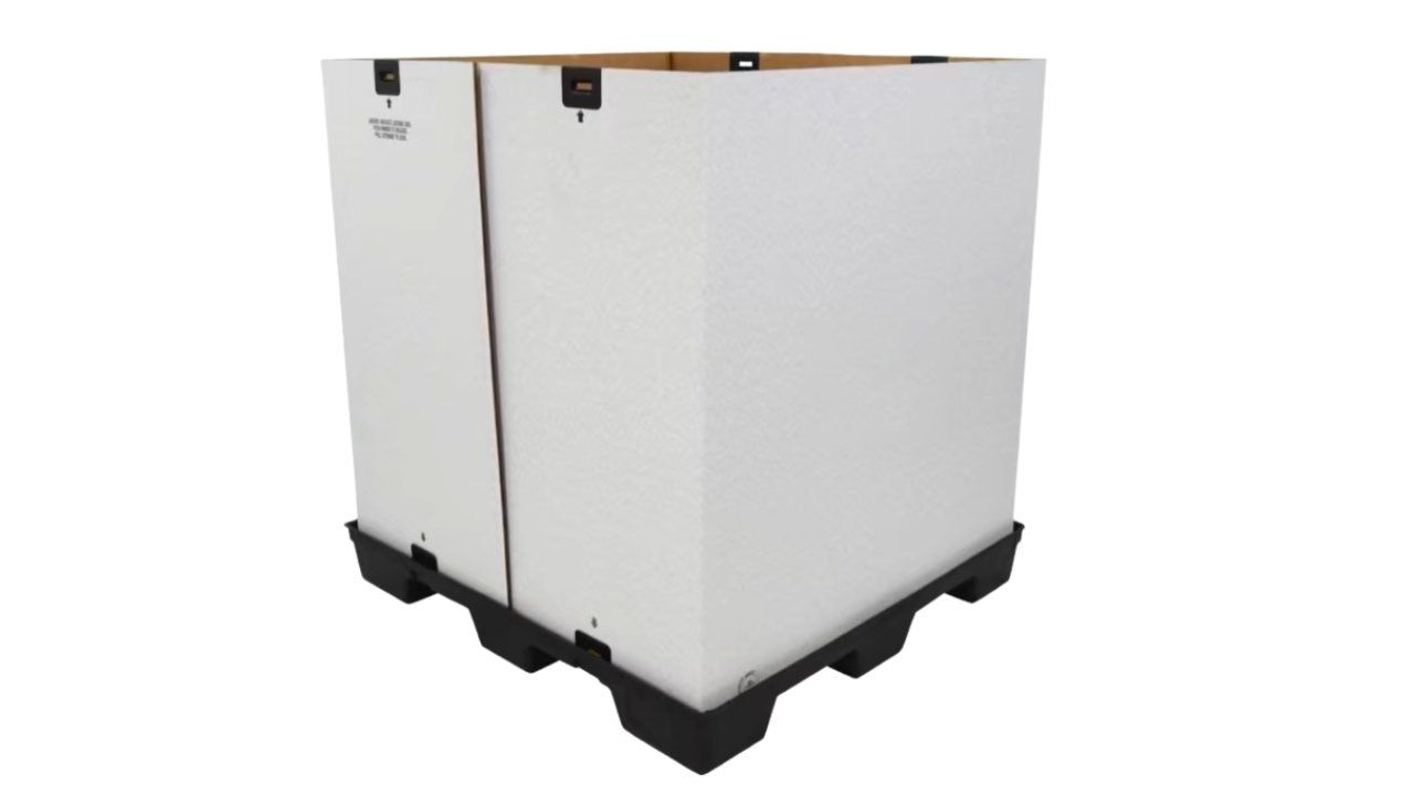 Plastic pallet + corrugated Side panel